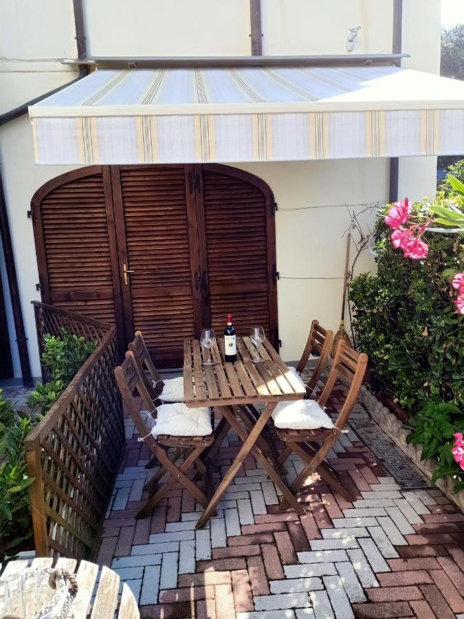 Apartamento La Casa Di Filippo Quercianella Exterior foto